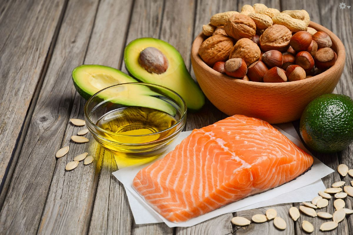 Bonnes matières grasses : avocat, huile, poisson gras et fruits à coque